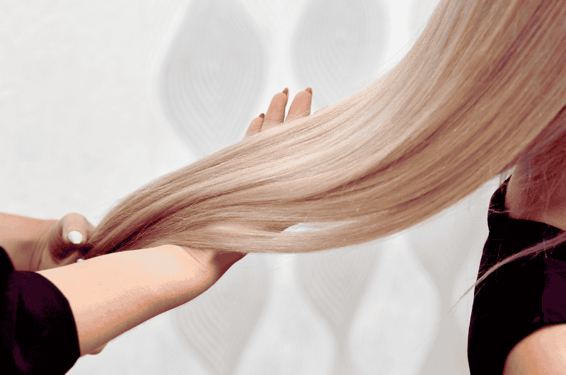 Coloration cheveux blancs : éclat et confiance retrouvés naturellement